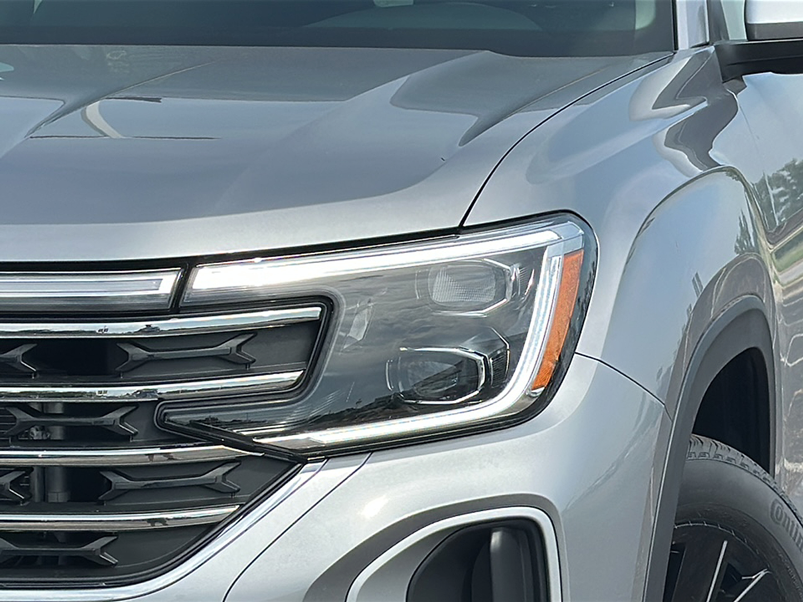 2025 Volkswagen Atlas SE Technology photo 2