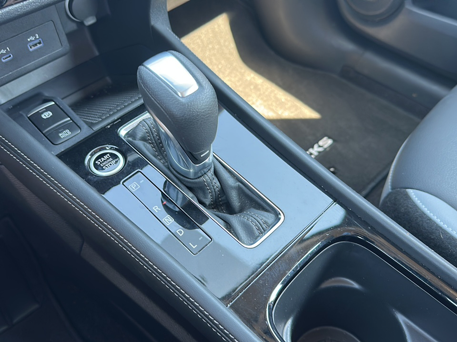 2024 Nissan Kicks SR photo 10