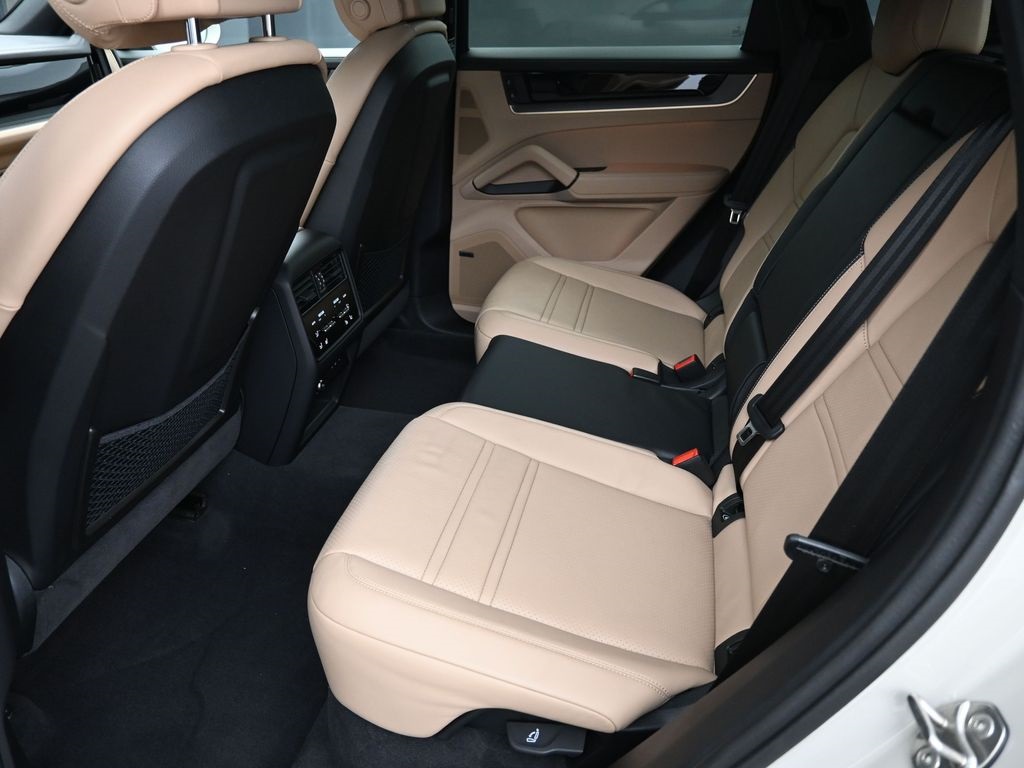 2024 Porsche Cayenne Coupe Base photo 6