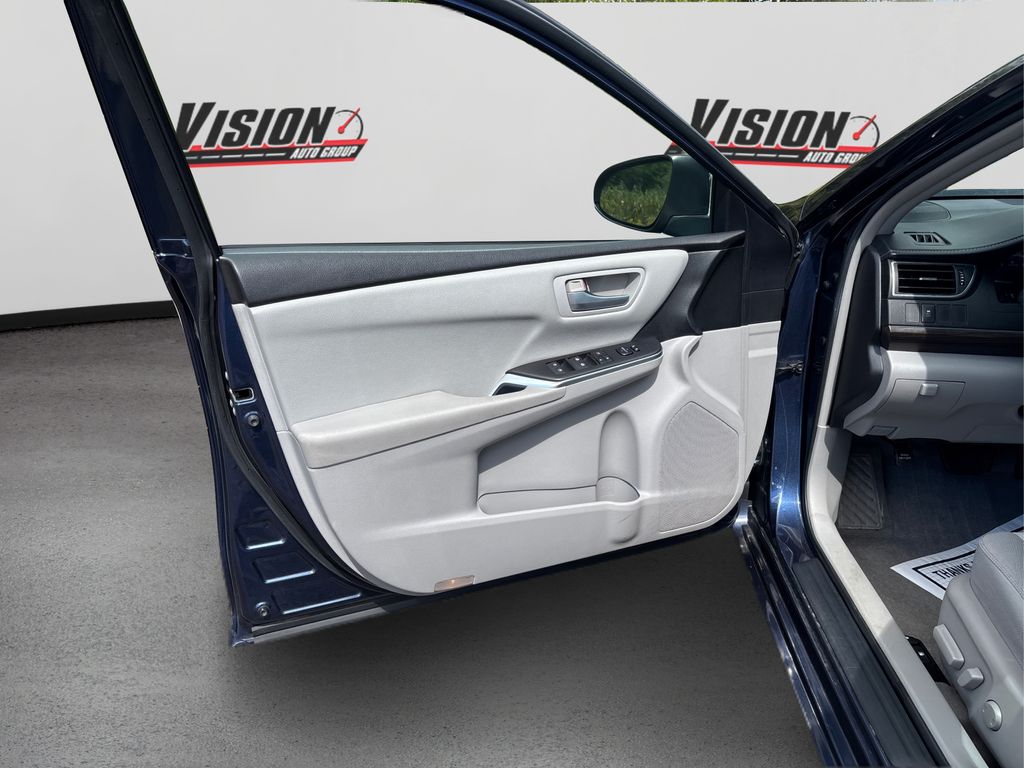 2016 Toyota Camry LE photo 20