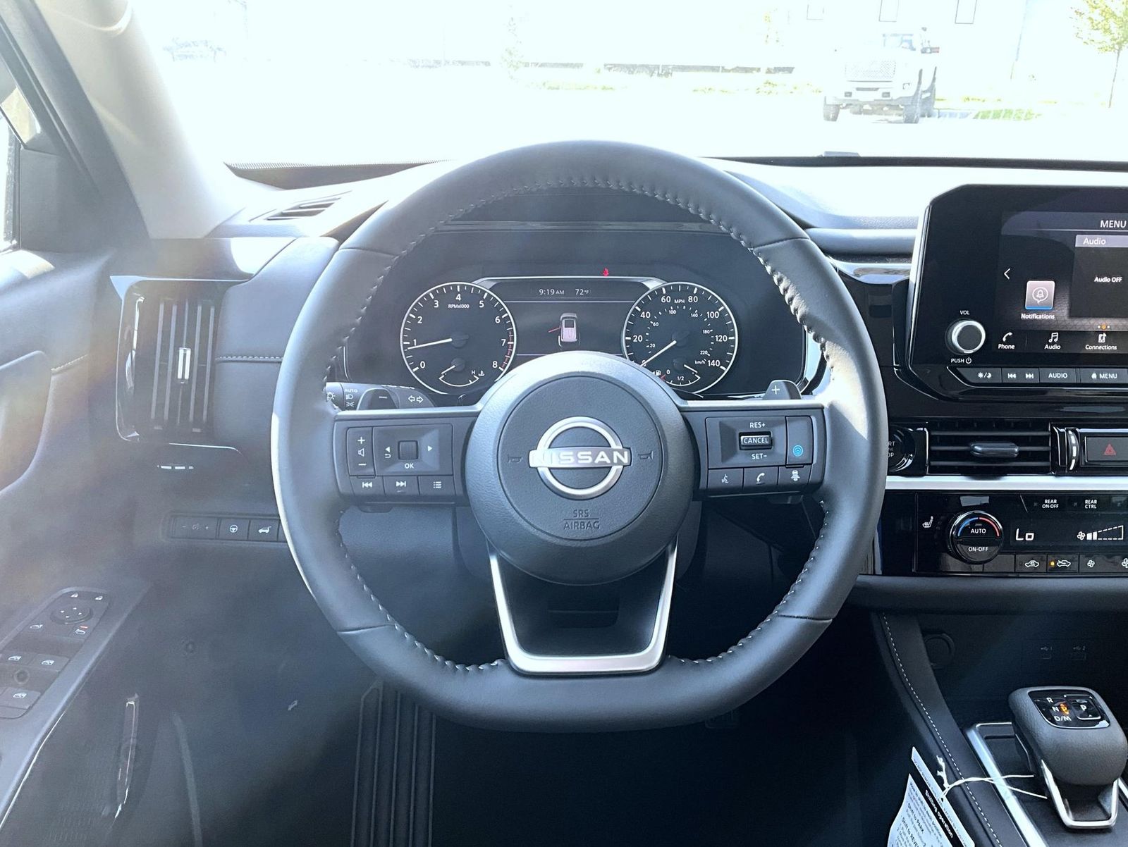 2025 Nissan Pathfinder SV photo 13