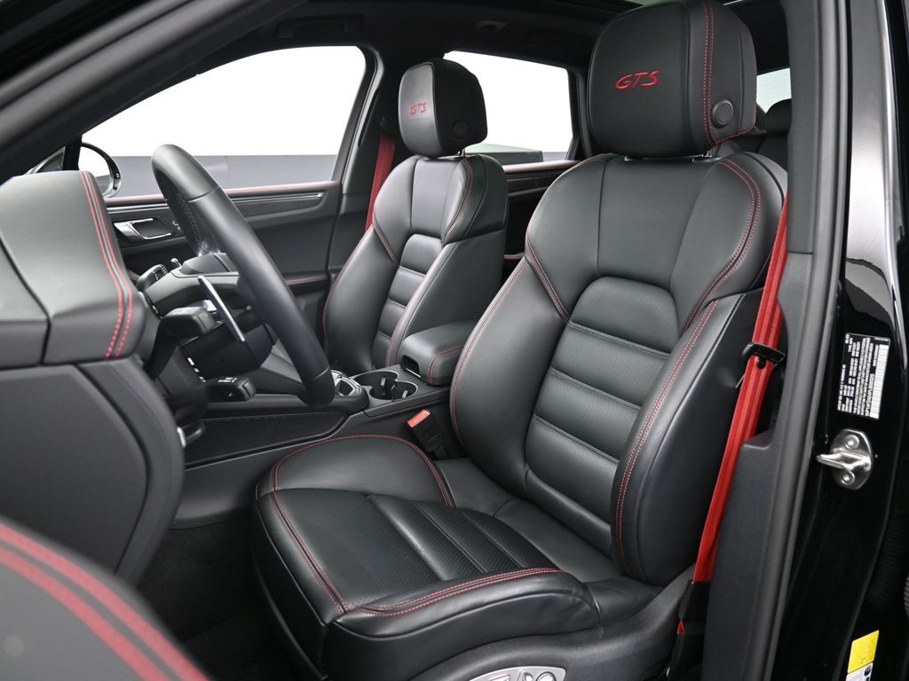 2023 Porsche Macan GTS photo 4