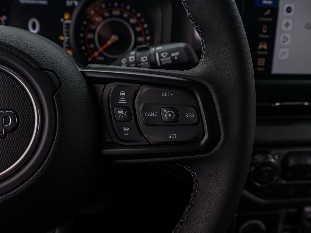 New 2026 Bright White Clear-Coat Exterior Paint Jeep Sport S image 26