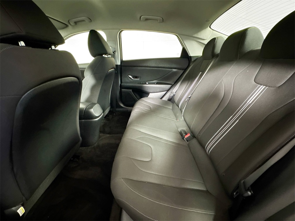 2022 Hyundai Elantra SEL photo 13