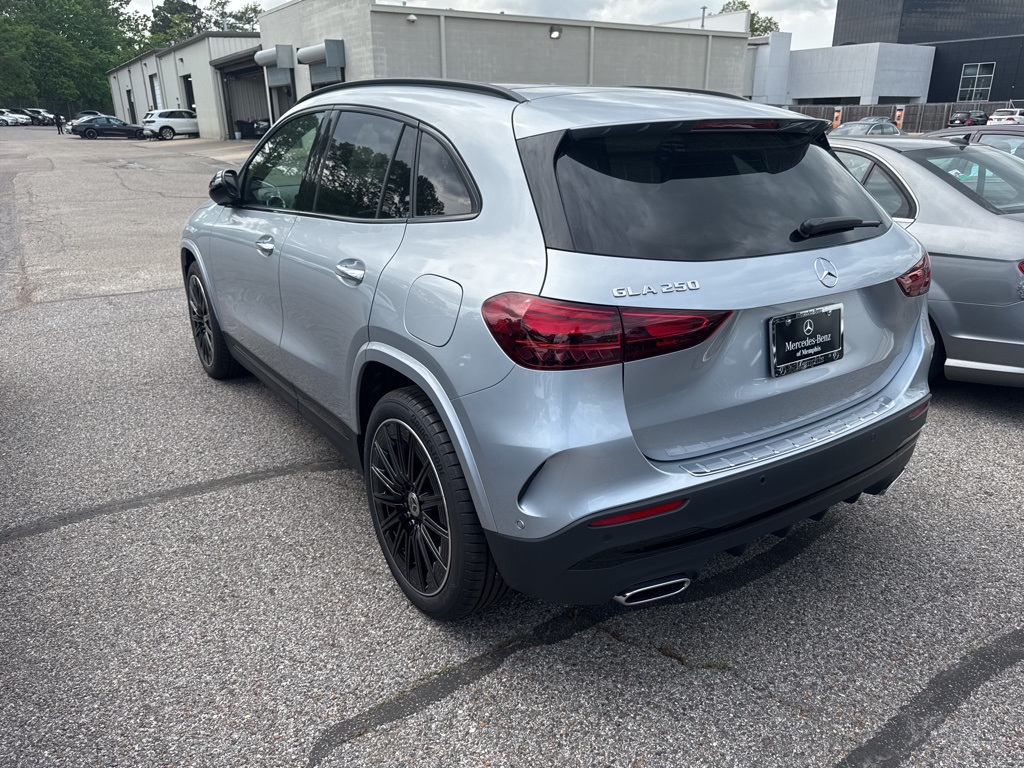 2025 Mercedes Benz GLA 250 photo 2