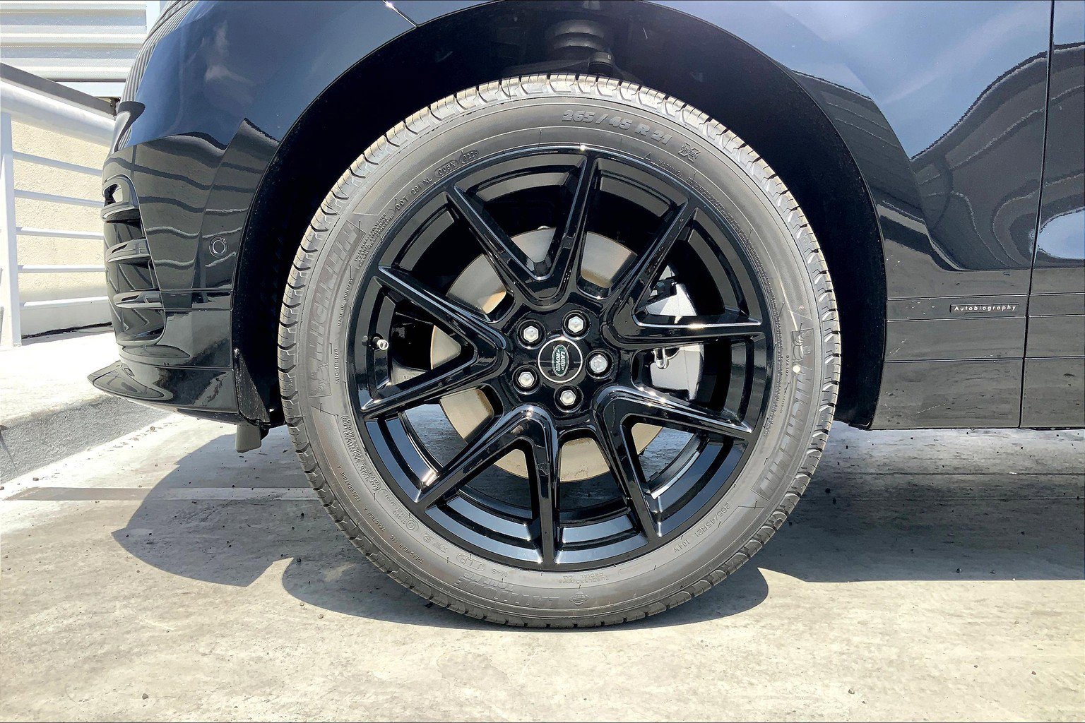 2026 Land Rover Range Rover Velar P400 Autobiography photo 8