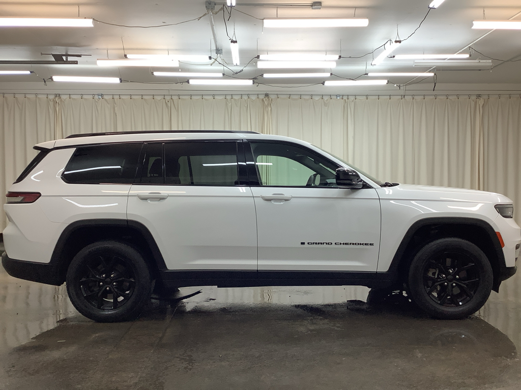 2024 Jeep Grand Cherokee Altitude photo 4