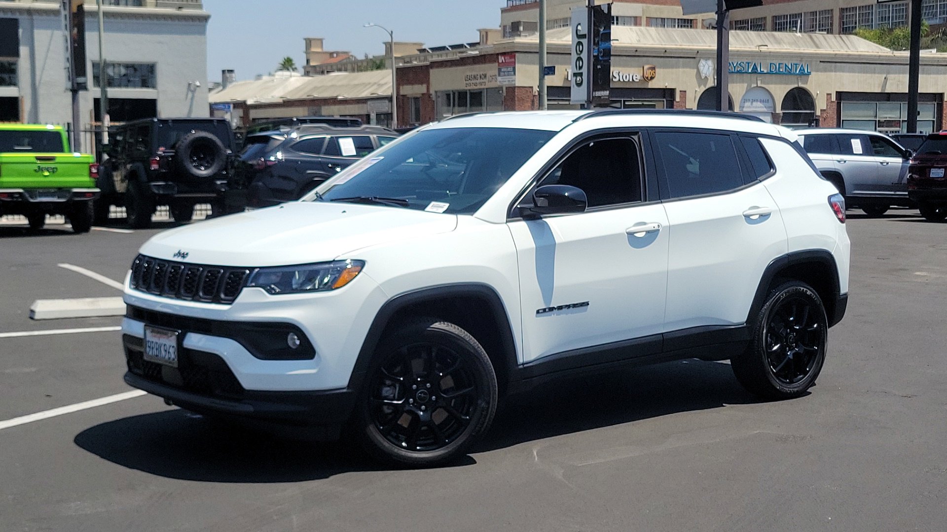Used 2025 Bright White Clearcoat Jeep Latitude image 27