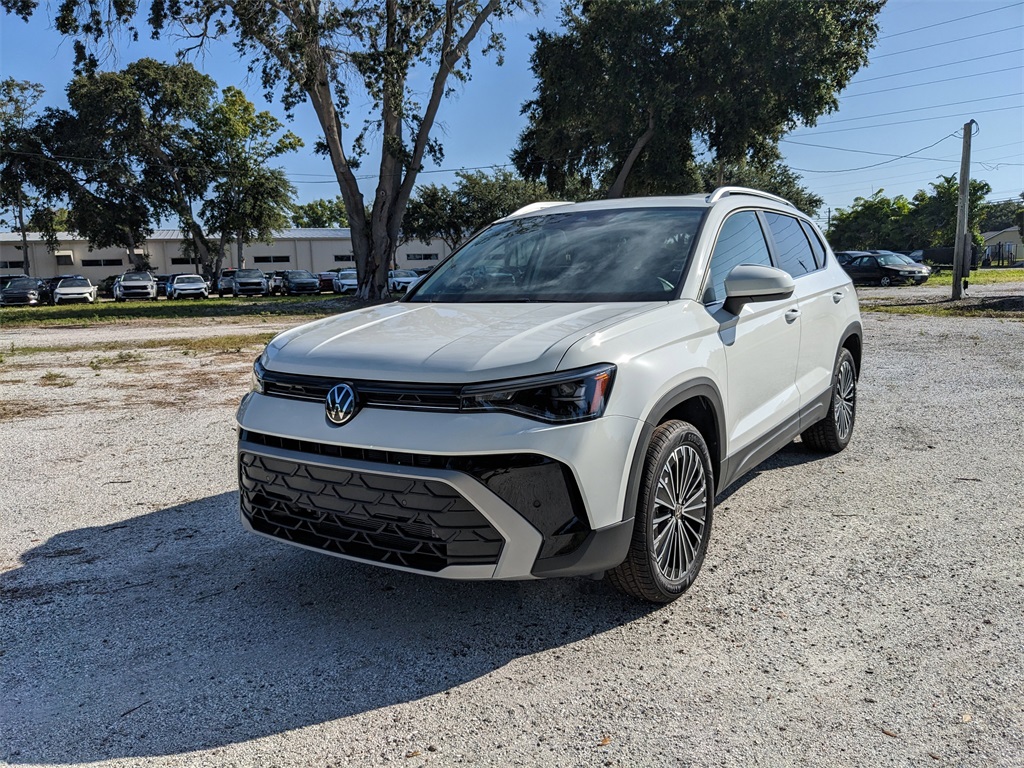 2025 Volkswagen Taos SE photo 3
