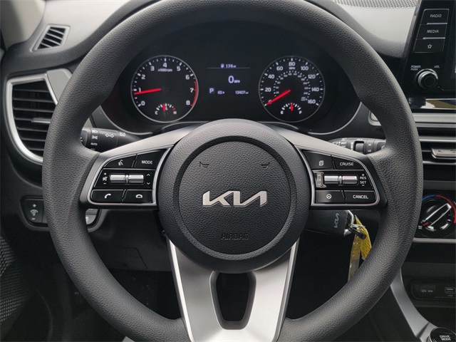 2023 Kia Seltos LX photo 23