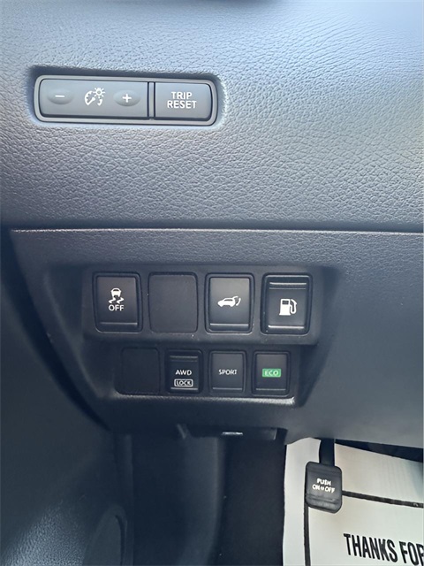 2018 Nissan Rogue SV photo 24