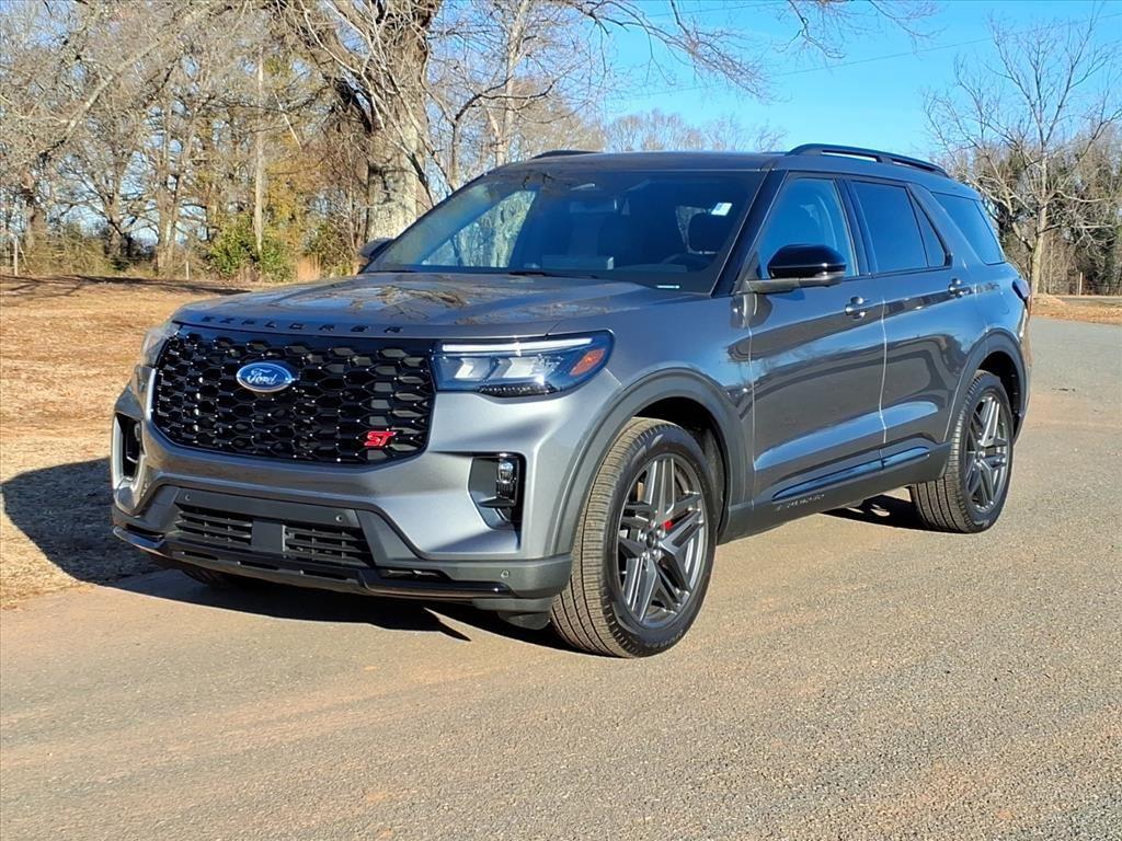 2025 Ford Explorer ST's photo