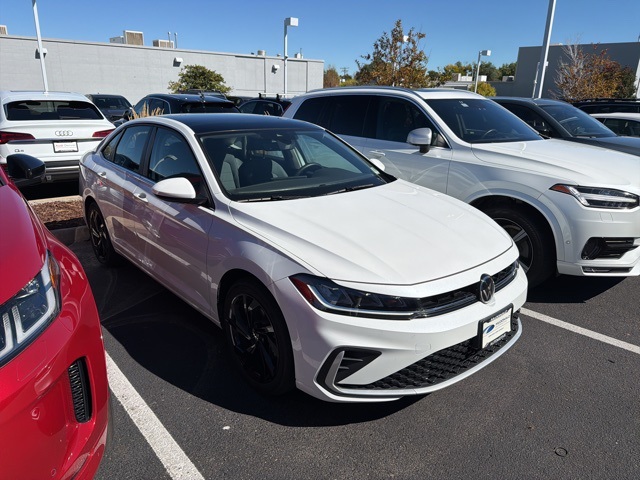 2025 Volkswagen Jetta 1.5T SE photo 4