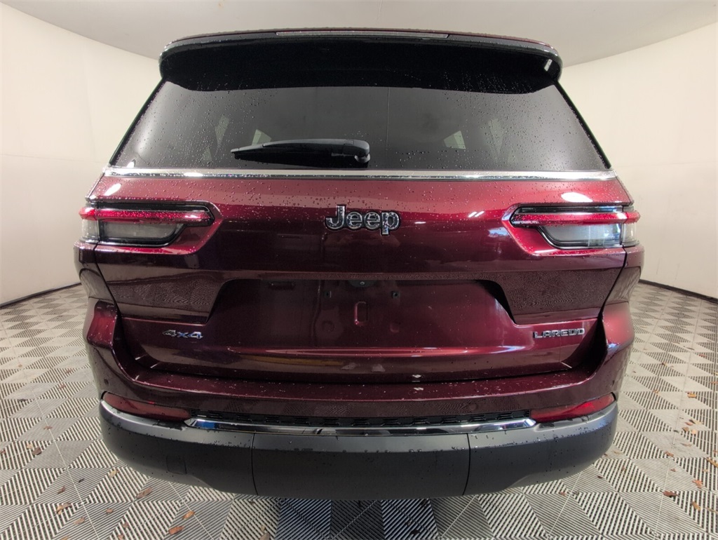 2023 Jeep Grand Cherokee Laredo photo 11