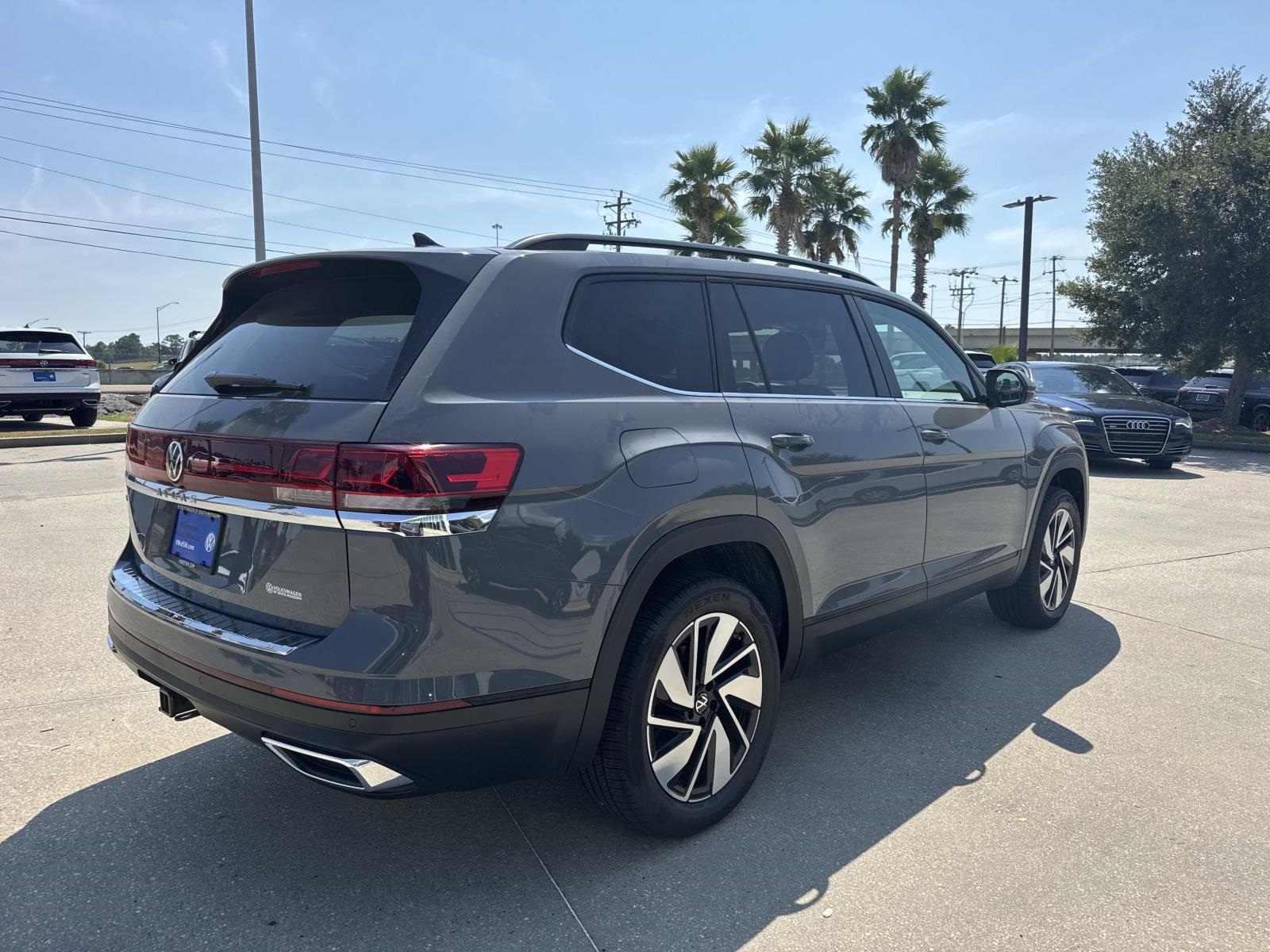 2026 Volkswagen Atlas SE Technology photo 3