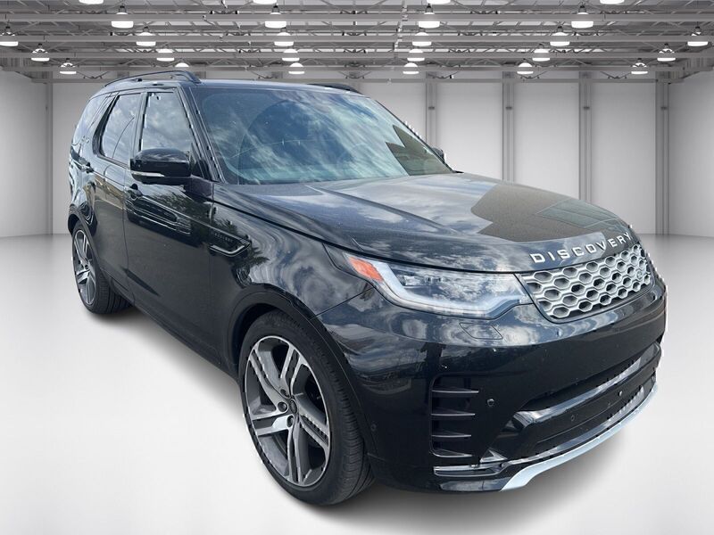 2024 Land Rover Discovery Metropolitan Edition photo 3