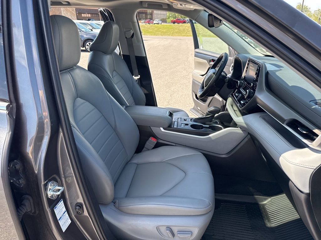 2022 Toyota Highlander XLE photo 13