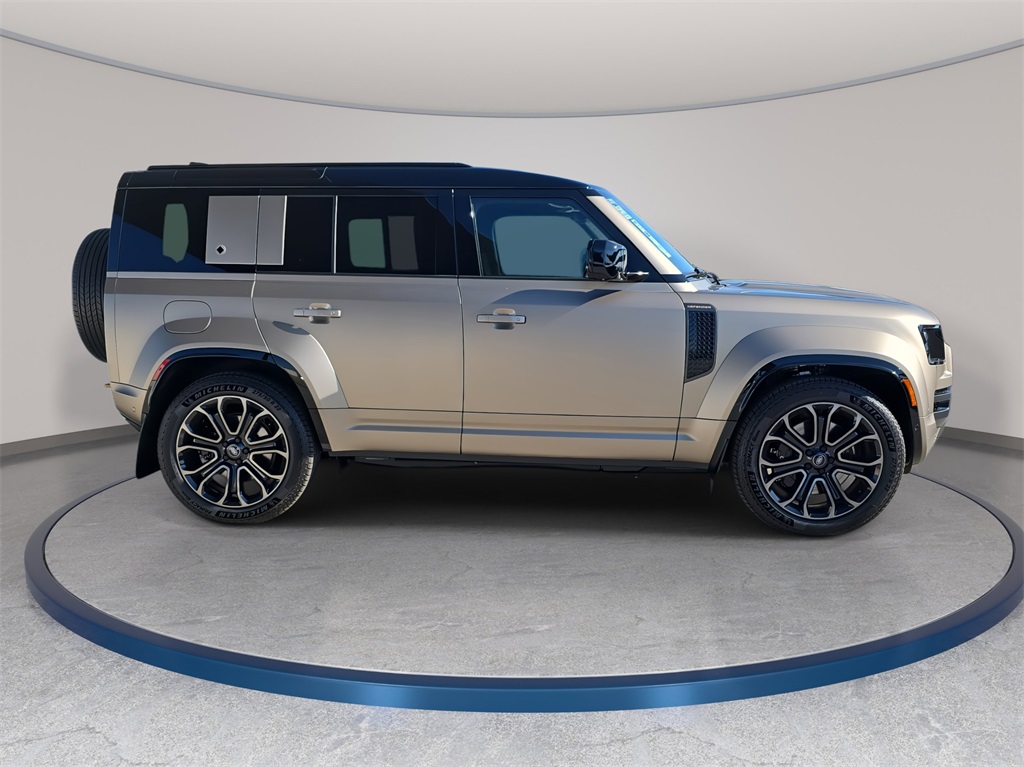 2025 Land Rover Defender 110 V8 photo 4