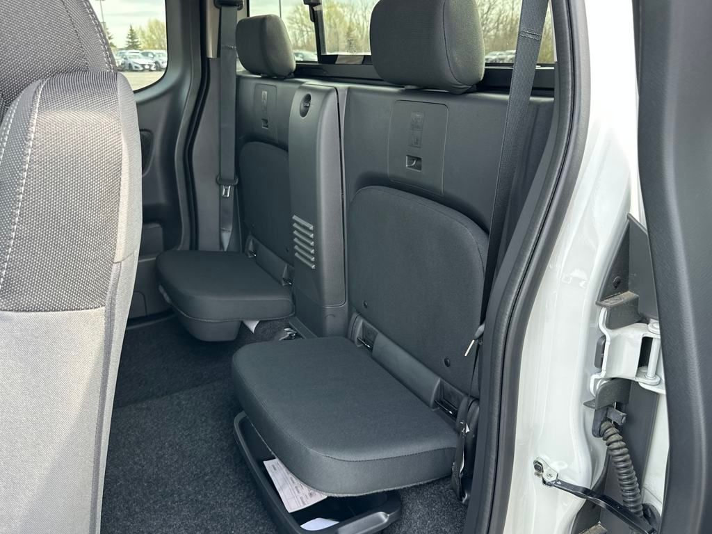 2025 Nissan Frontier SV photo 12