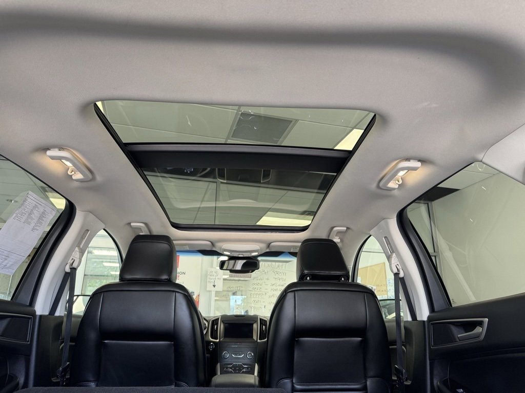 2020 Ford Edge SEL photo 8