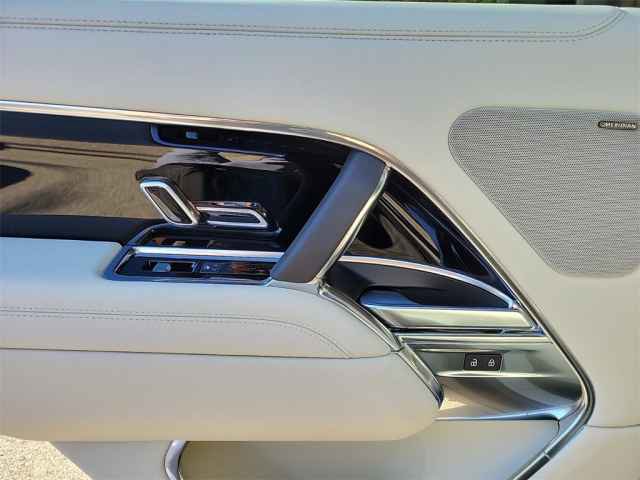 2025 Land Rover Range Rover SE photo 14
