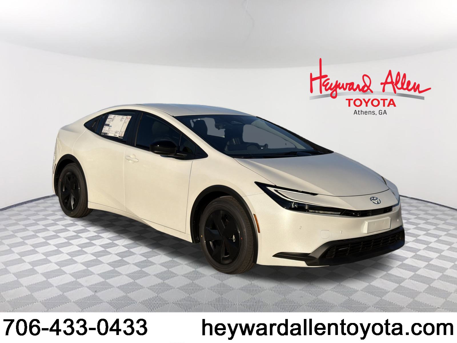 2026 Toyota Prius LE's photo