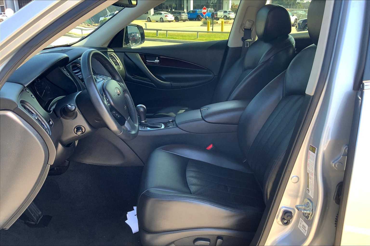 2017 Infiniti QX50 photo 7
