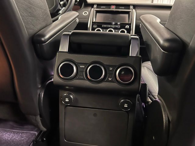 2020 Land Rover Discovery HSE Luxury photo 17