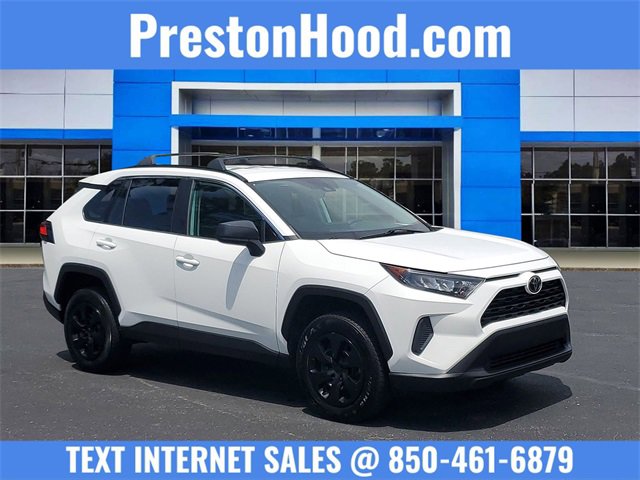 2020 Toyota RAV4 LE's photo