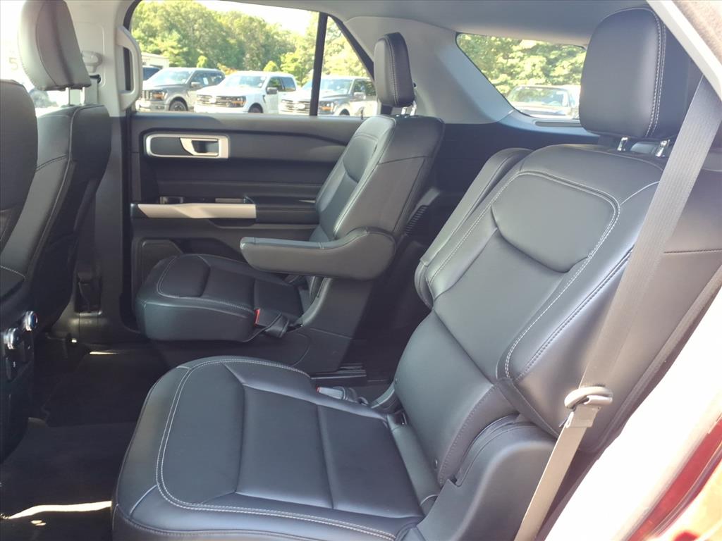 2022 Ford Explorer XLT photo 12