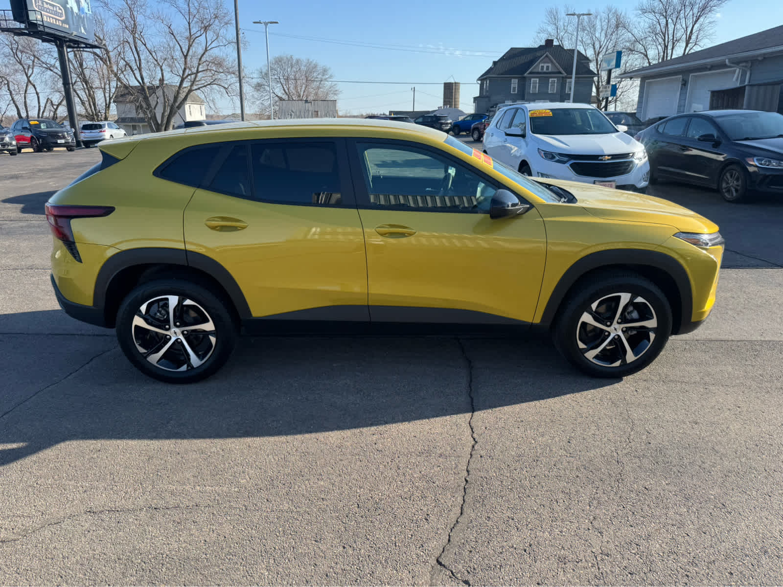 2025 Chevrolet Trax photo 2