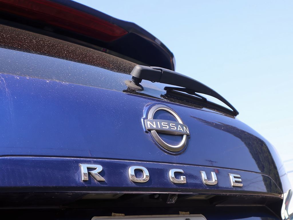 2022 Nissan Rogue SV photo 10