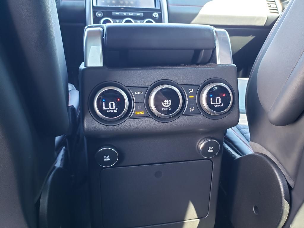 2018 Land Rover Discovery HSE photo 19