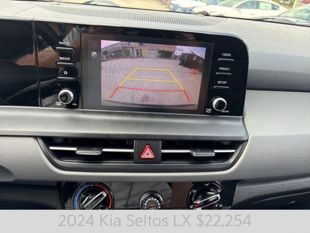 2024 Kia Seltos LX photo 11
