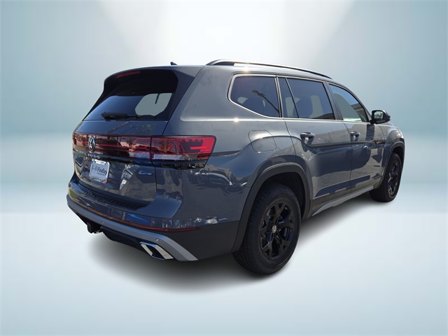 2025 Volkswagen Atlas SE Technology Peak Edition photo 3