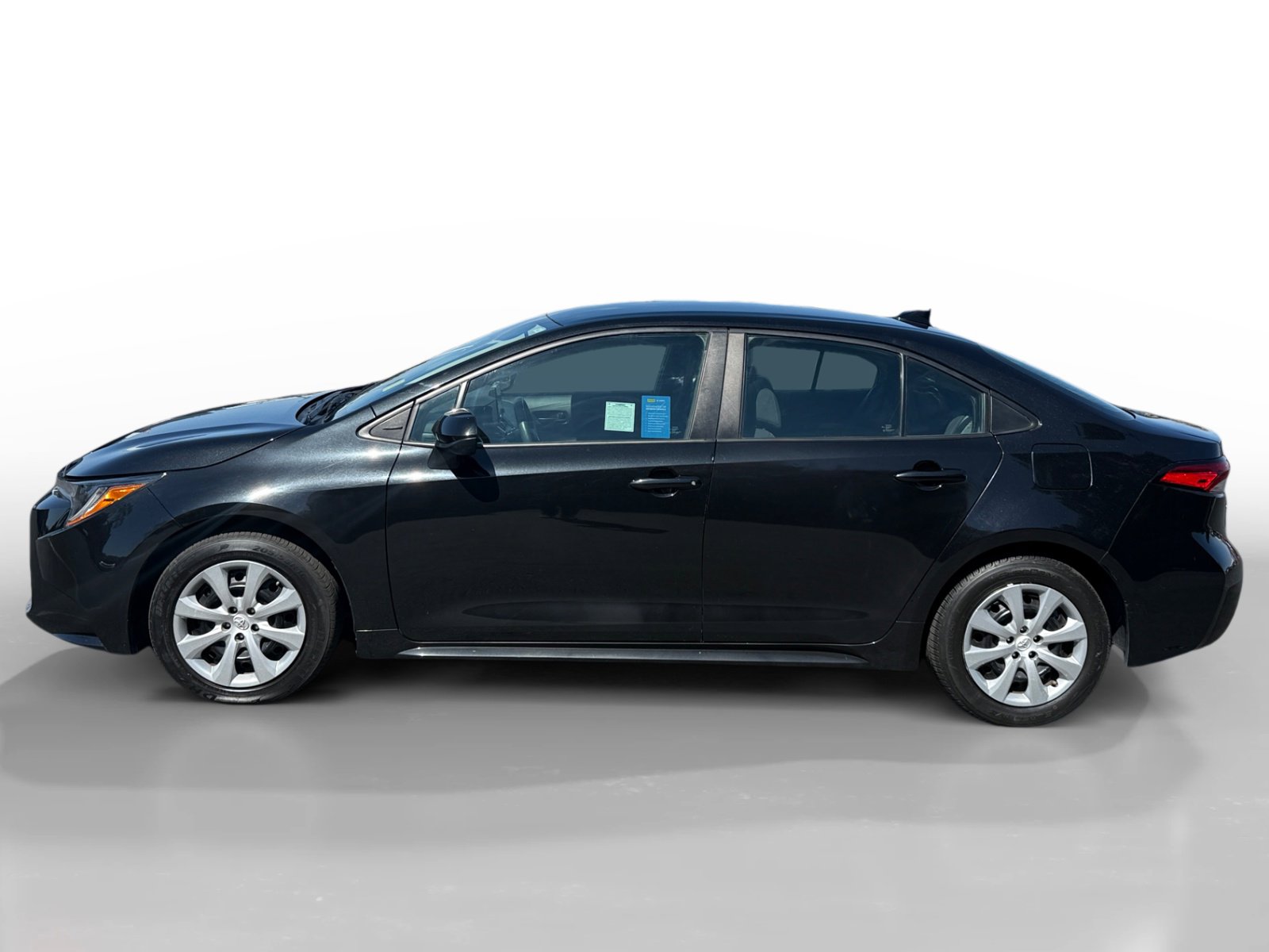 2022 Toyota Corolla LE photo 2