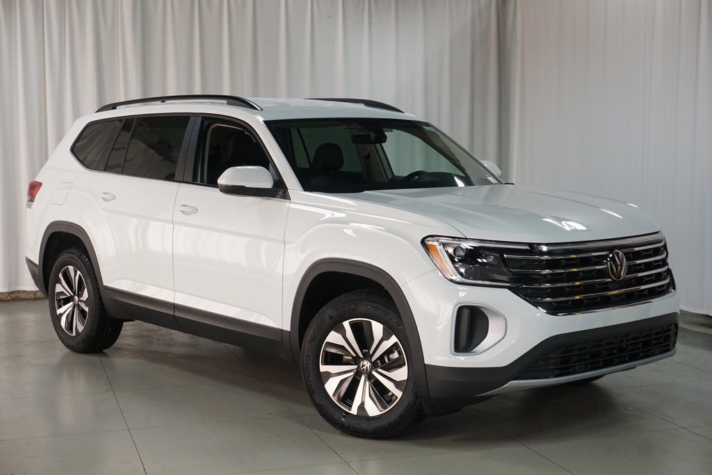 2025 Volkswagen Atlas SE photo 2
