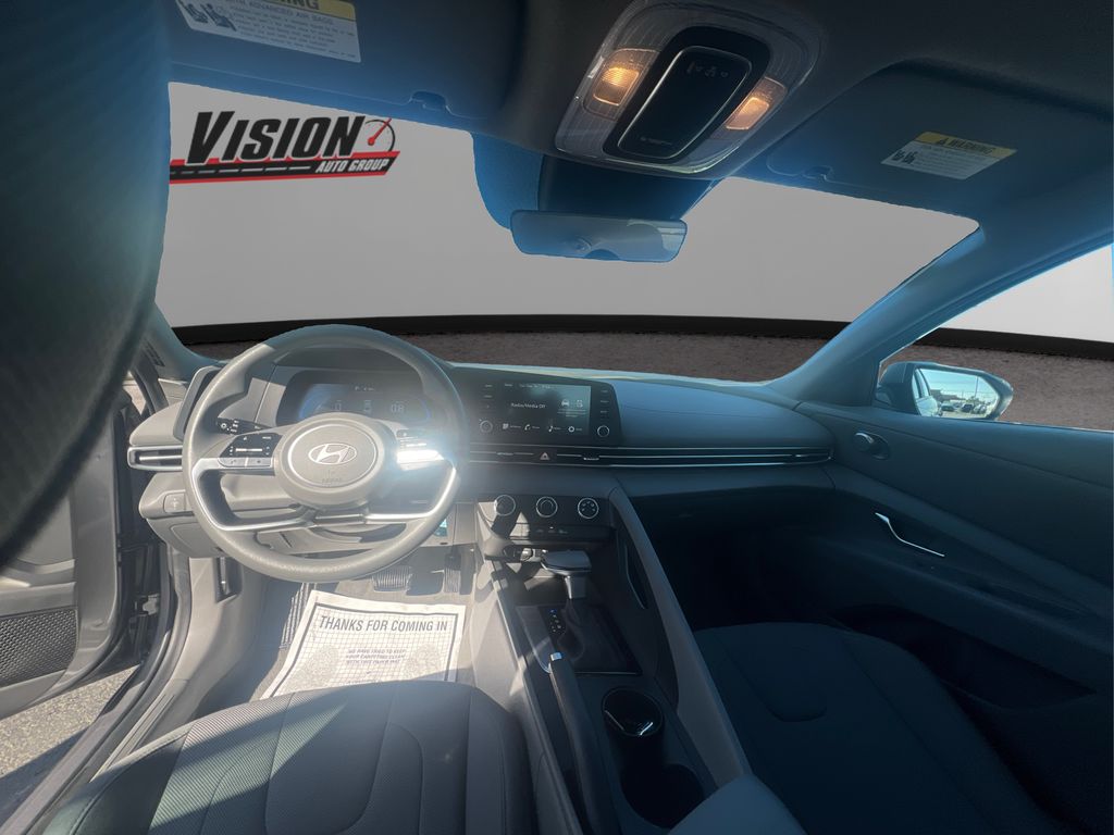 2025 Hyundai Elantra SE photo 16