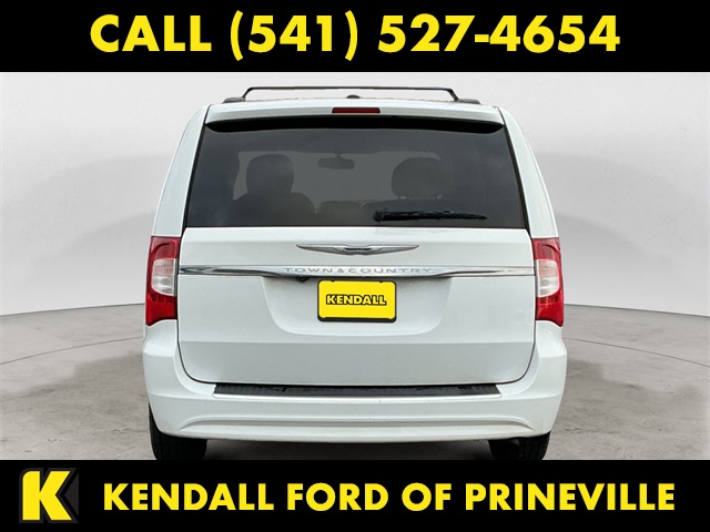 2013 Chrysler Town & Country Touring photo 4