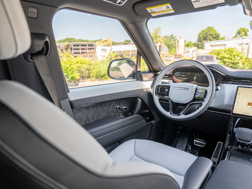 2025 Land Rover Range Rover Sport SE photo 17