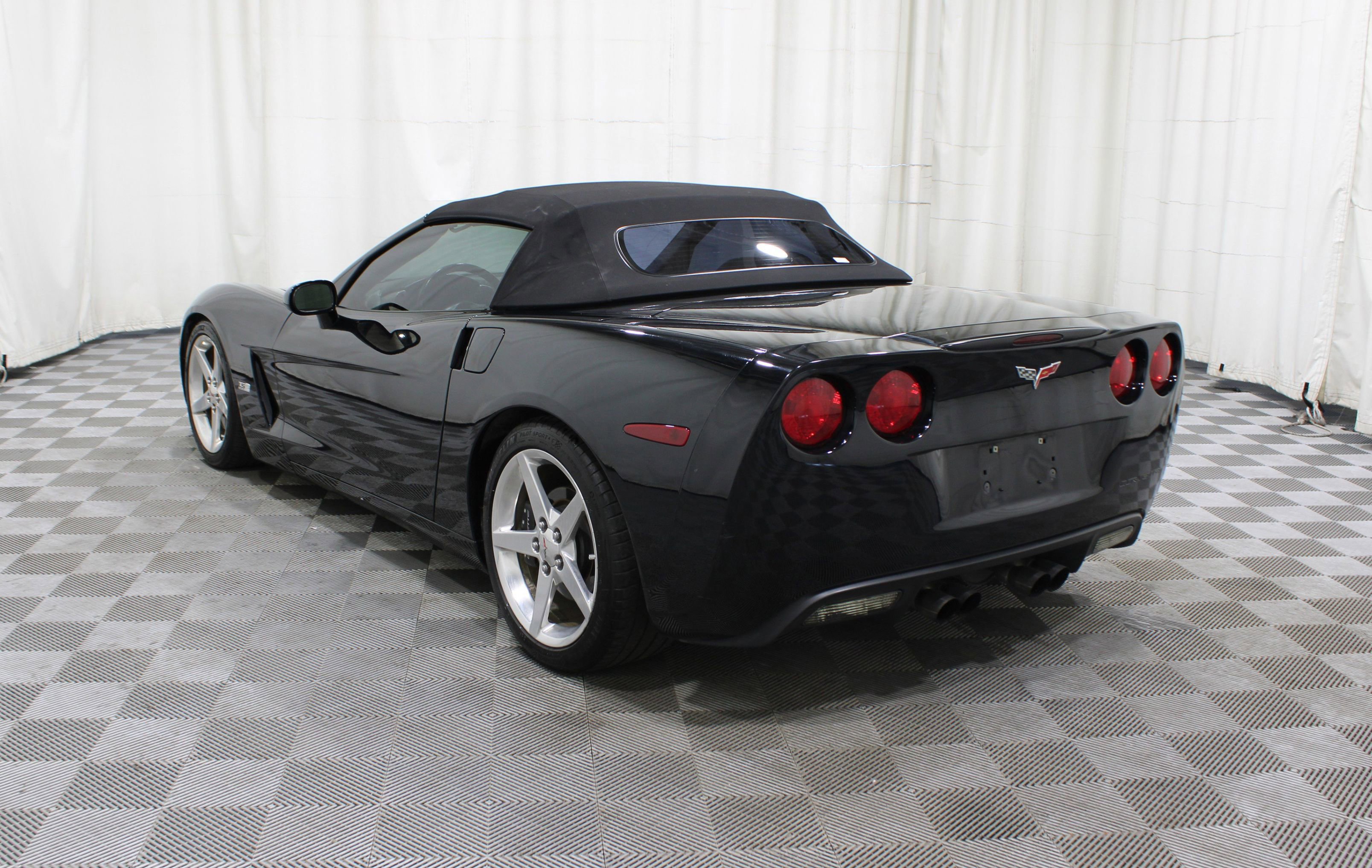 2005 Chevrolet Corvette Base photo 9