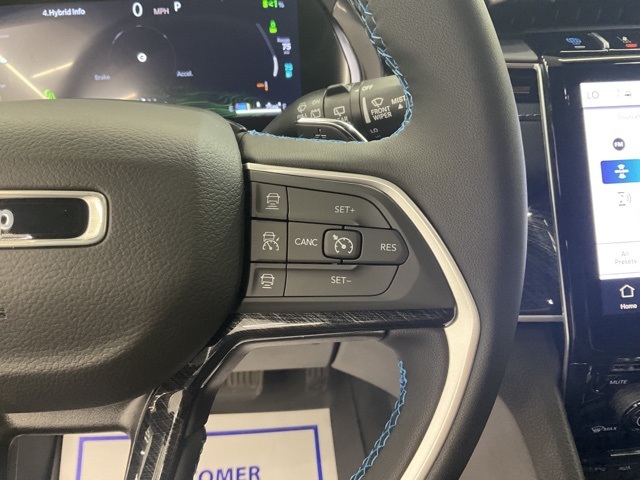 New 2024 Bright White Clear-Coat Exterior Paint Jeep Trailhawk 4xe image 13