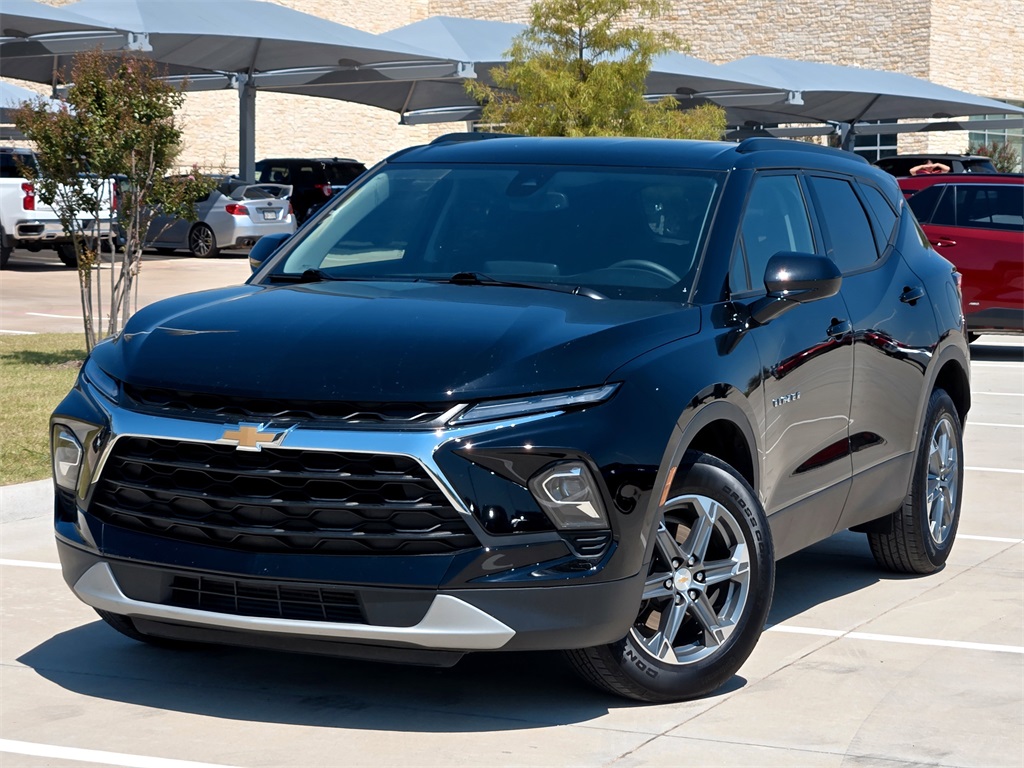 2023 Chevrolet Blazer 2LT photo 2