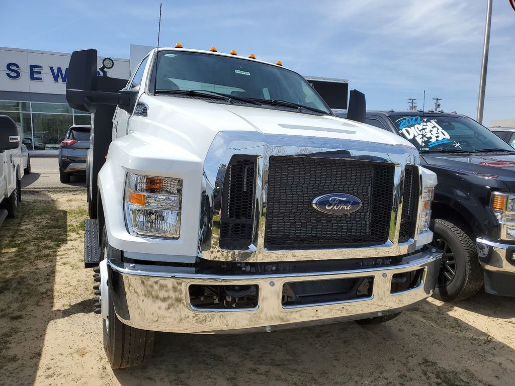 2024 Ford F-650 photo 2