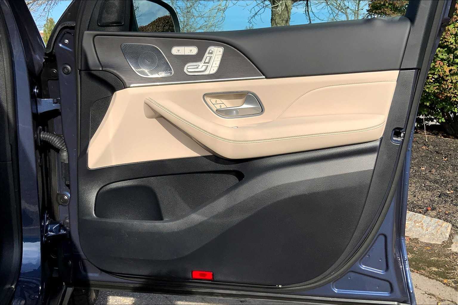 2025 Mercedes Benz GLS 450 4MATIC photo 21