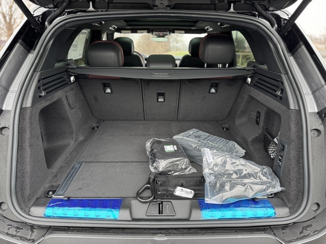 2025 Land Rover Range Rover Sport SE photo 8