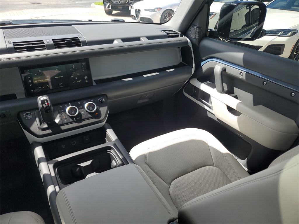 2024 Land Rover Defender 110 S photo 16