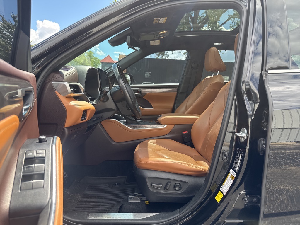 2020 Toyota Highlander Hybrid Platinum photo 13
