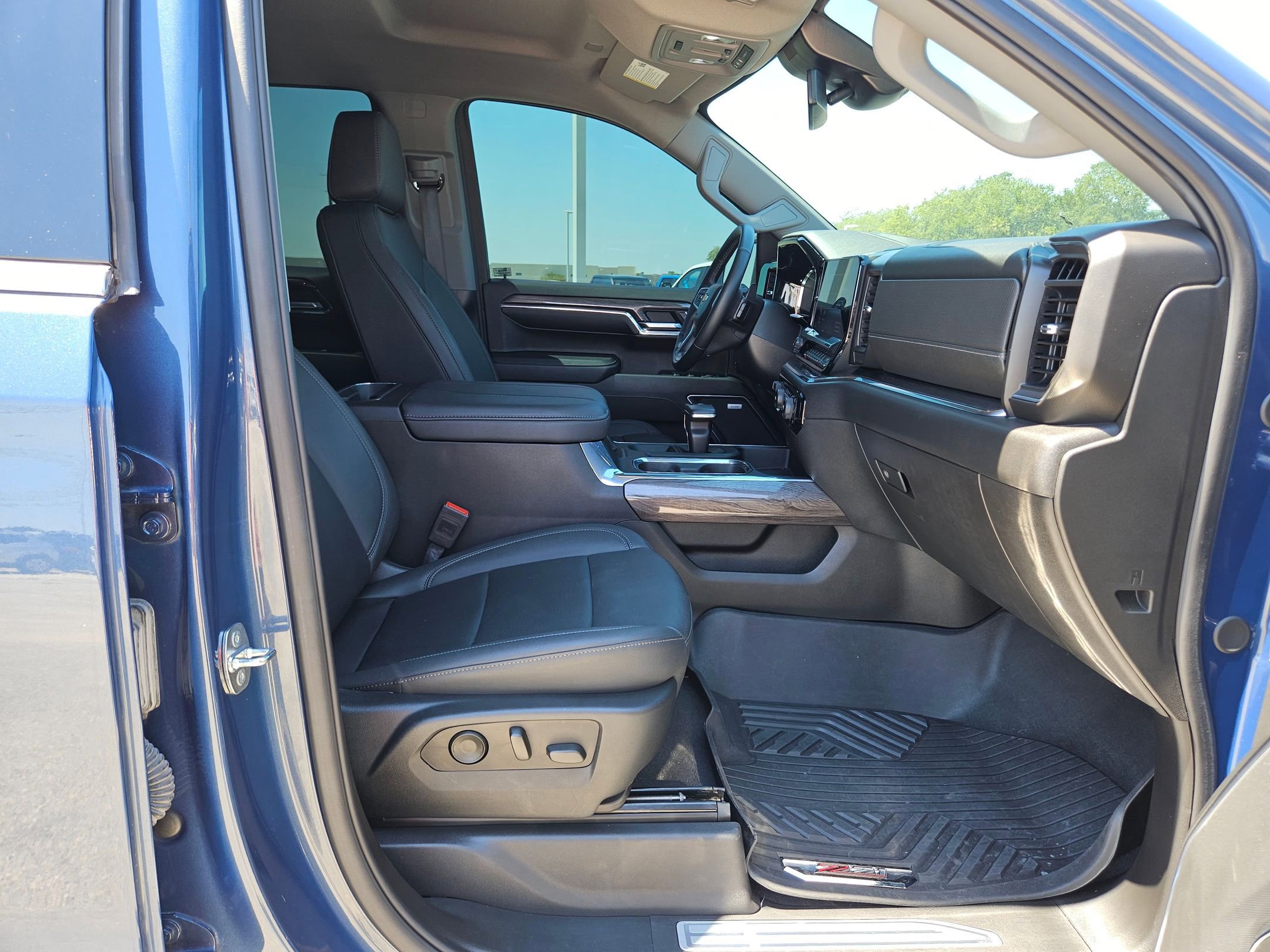 2024 Chevrolet Silverado 1500 LTZ photo 27
