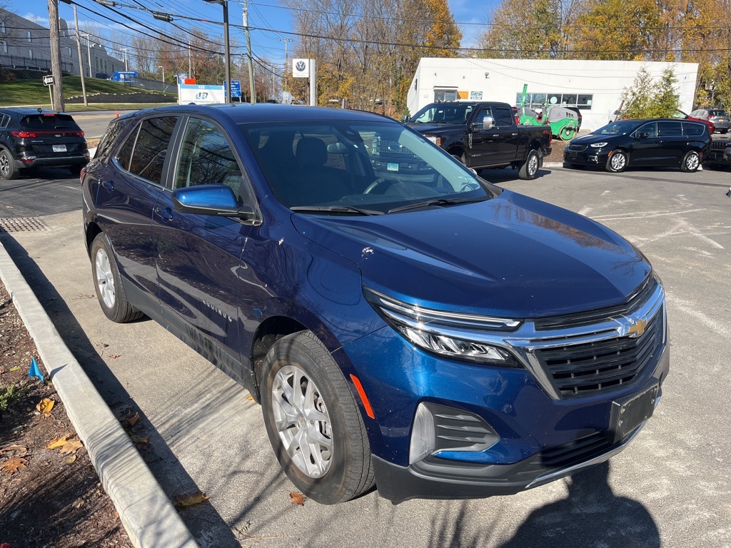 2022 Chevrolet Equinox LT photo 2